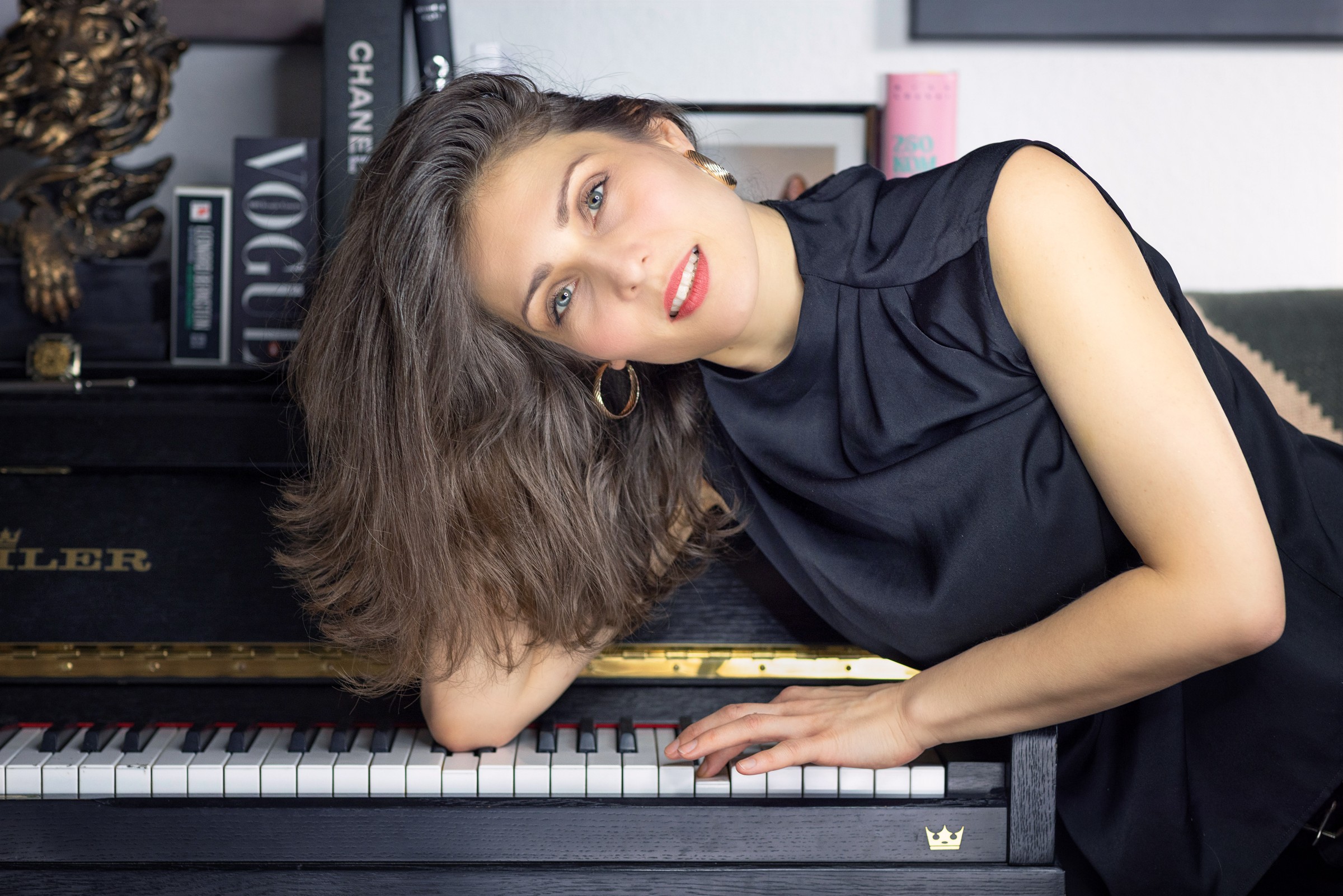 Nicole Tschaikin am Klavier